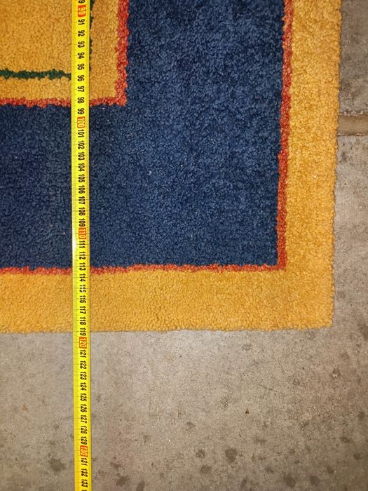 Belíssima carpete em exemplar estado de conservação, medidas: 177/119c