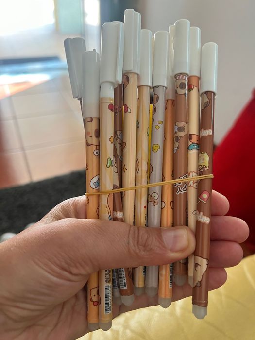 Material Escolar - Canetas e recargas das mesmas