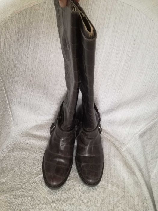 Botas cano alto até ao joelho salto raso em pele cobra castanho