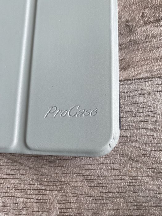 Etui na iPada 10.2 cale
