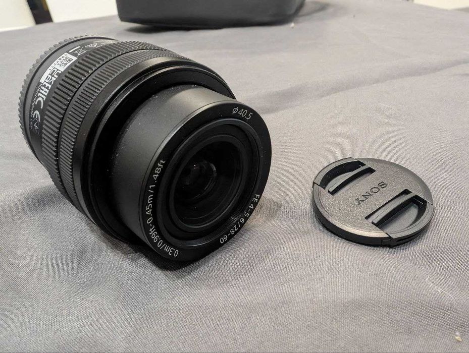 об'єктив Sony FE 28-60mm f/4-5.6 з байонетом E-mount
