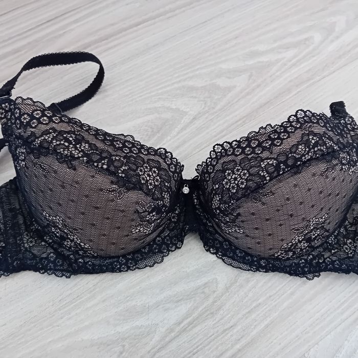 Gorteks stanik 70E piękna koronka pólusztywnienie