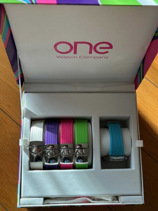 Relógio de Marca One - Conjunto