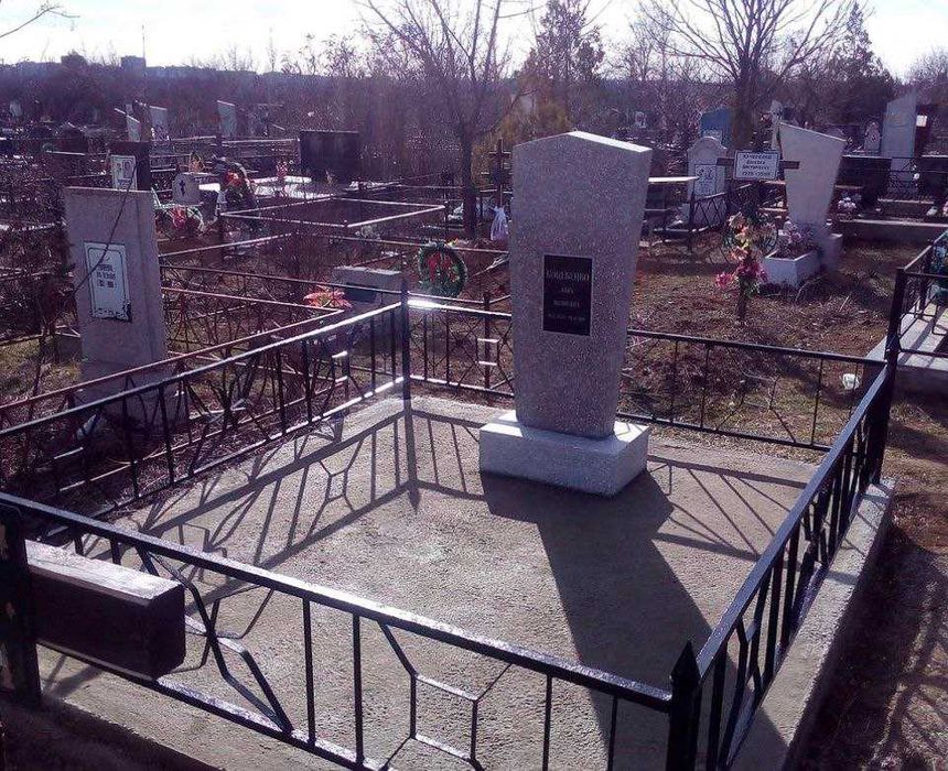 Прибирання могил Умань. Уборка могил Умань