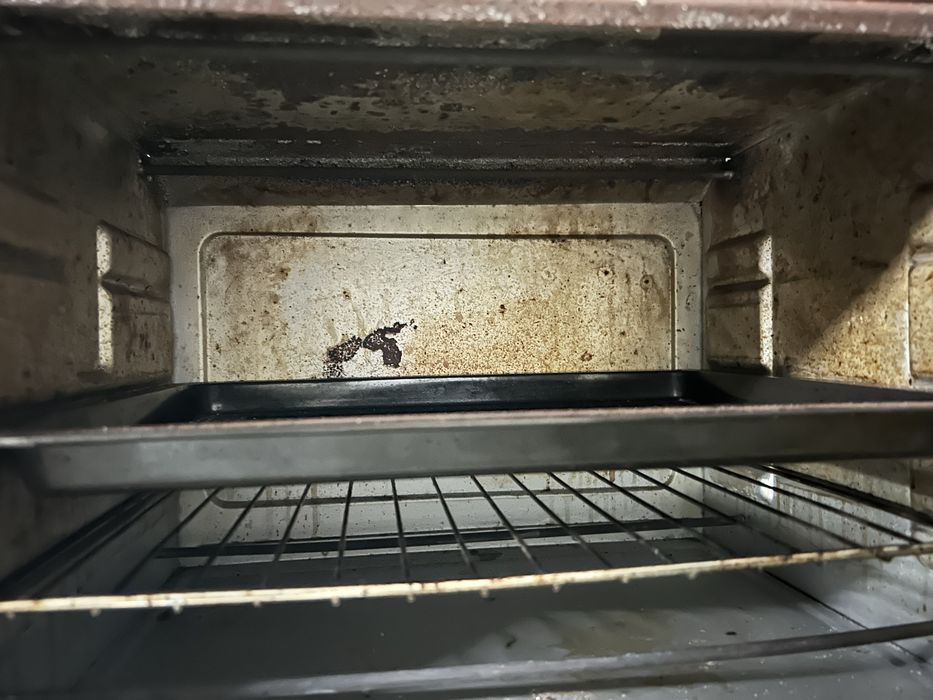Forno Orima 42L com ferrugem