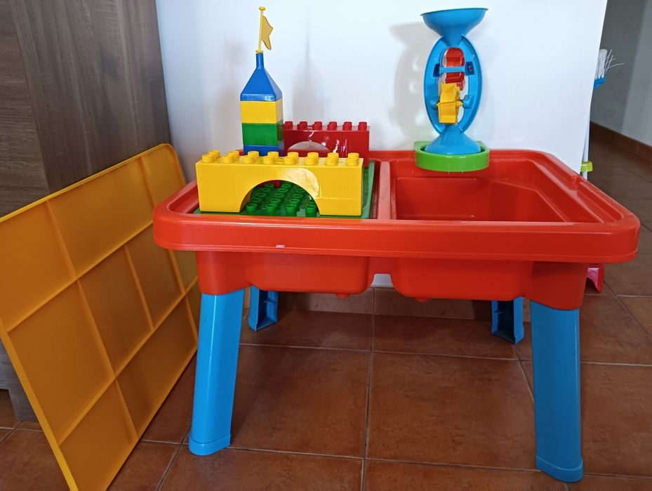 Mesa multifunções para criança - como nova