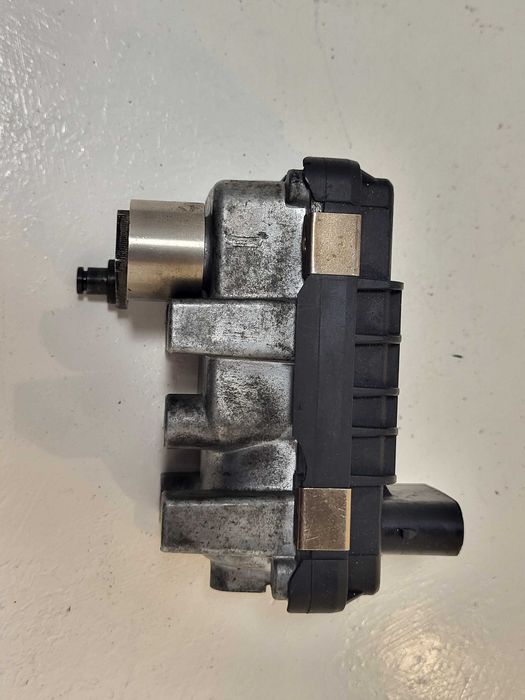 O atuador eletrônico de turbocompressor Garrett Mercedes 280 320 CDI