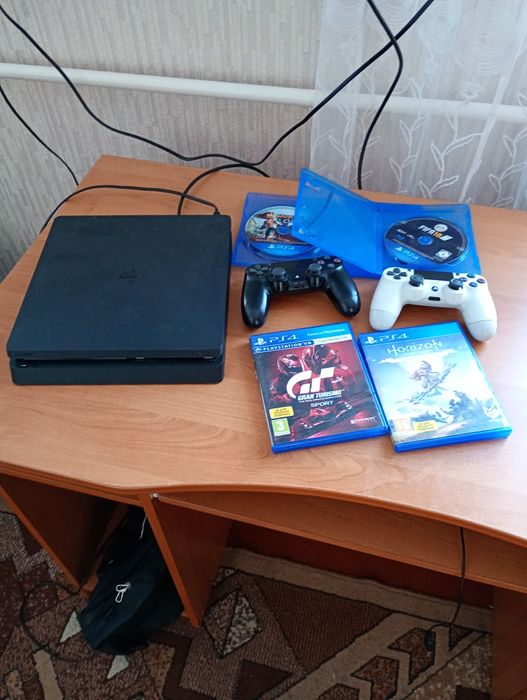 Продам плейстейшен 4 pro