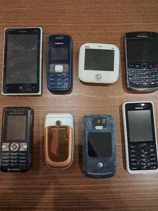 Telemóveis antigos Motorola Nokia Sony Blackberry