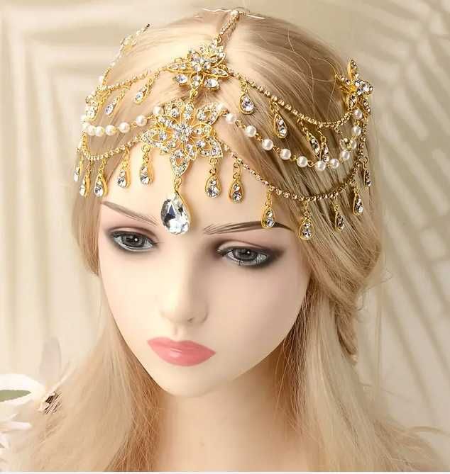 Шикарное индийское восточное украшение на голову. тика.