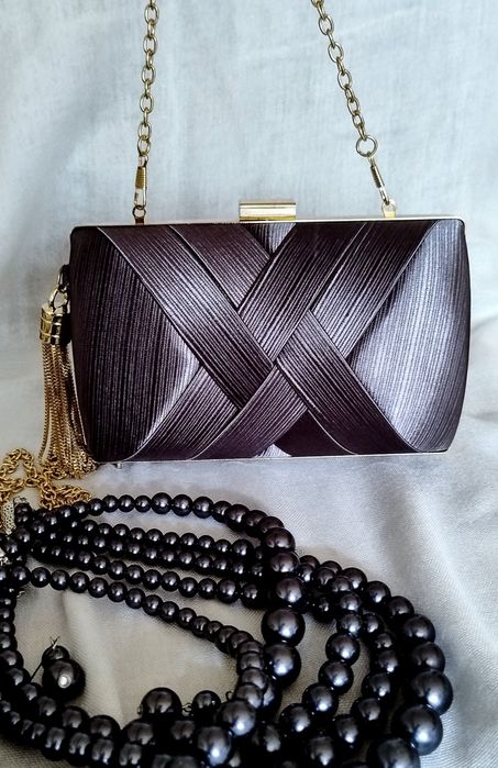 Elegancka,wieczorowa kopertówka z łańcuszkami,grafit