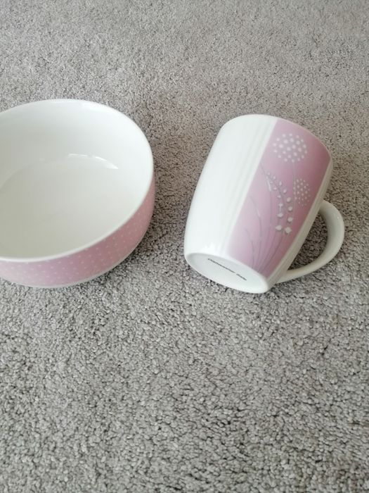 Misa i kubek w klimacie pudrowego różu