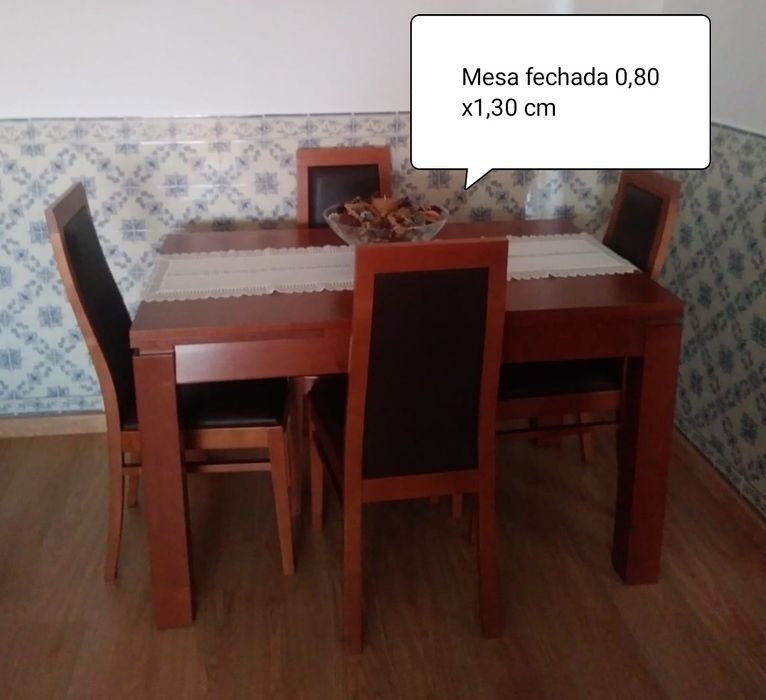 Mobília completa de sala de jantar e de estar.