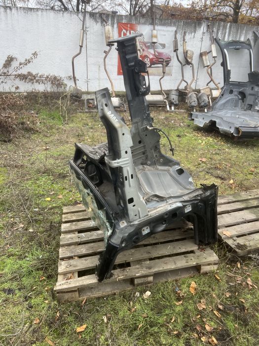 Четверть перед правая додж дарт 13год dodge dart