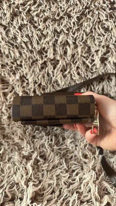 Жіноча сумка-гаманець Луї В