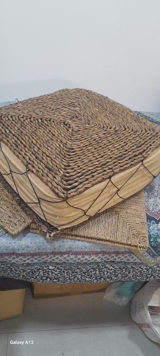 Puff com arrumação  e mesa ou assento  ambos de verga