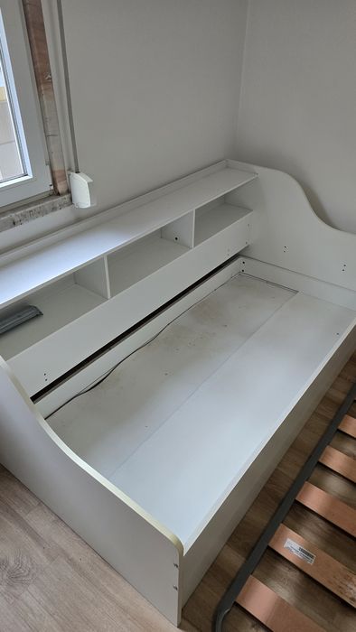 Cama  de criança com o extrato
