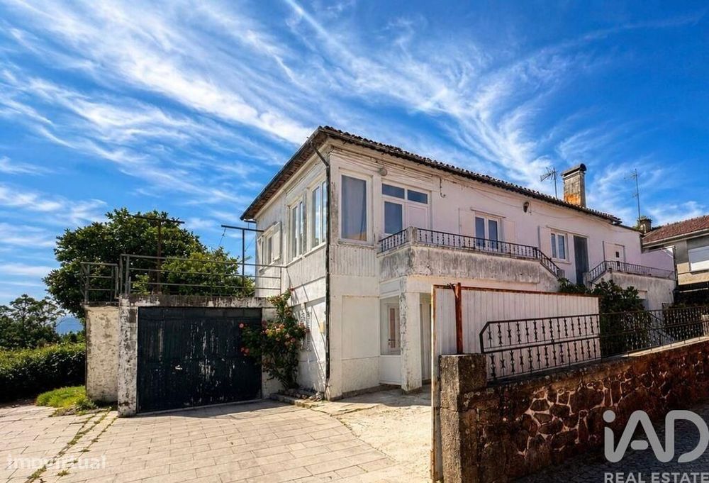 Moradia isolada T4 em Vila de Punhe de 216 m2