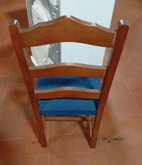 Cadeira em madeira e veludo