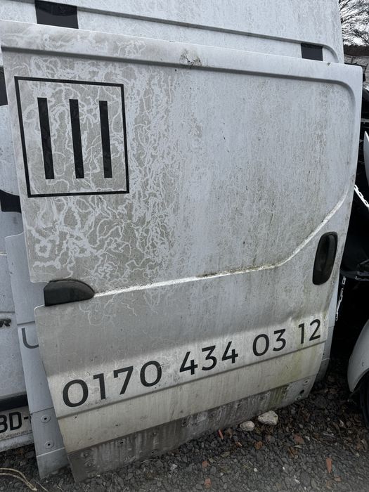 Trafic vivaro drzwi boczne 2.0 dci