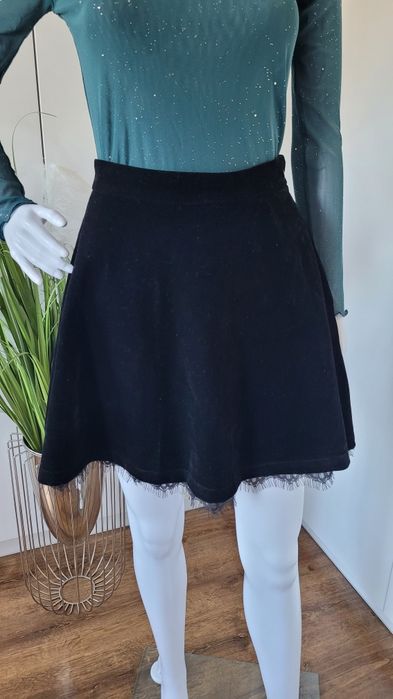 Spódnica damska mini rozkloszowana welurowa czarna Mohito XS