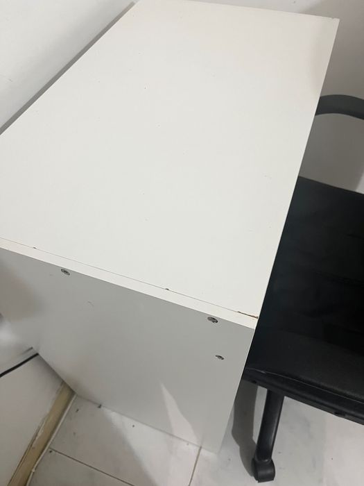 Mesa de estudos com cadeira