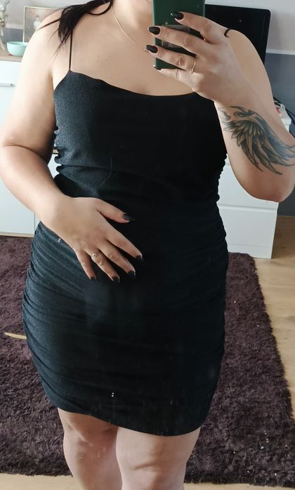 Sukienka na ramiączkach błyszcząca imprezowa