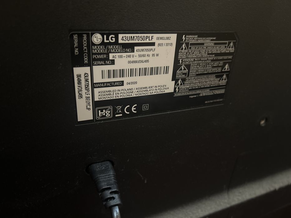 Tv lg 4k com linha no ecrã