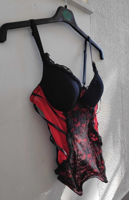 Corpete Ilaria Tamanho 32/34 Preto e Vermelho