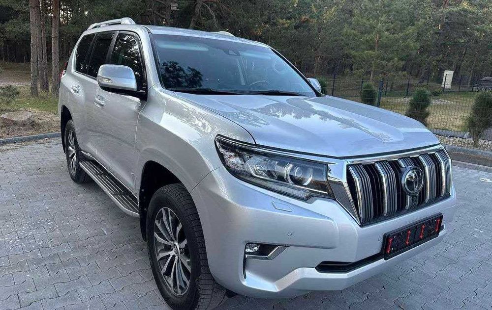 У продажі авто з ЄС Toyota Land Cruiser Prado 2019 року.
