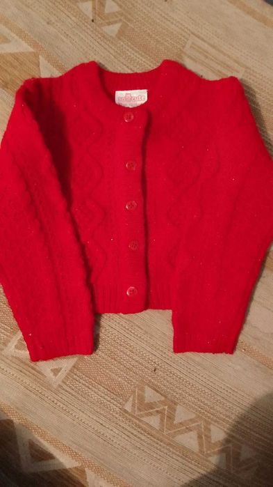 Sweterek rozmiar 86 z błyszczącą nitką