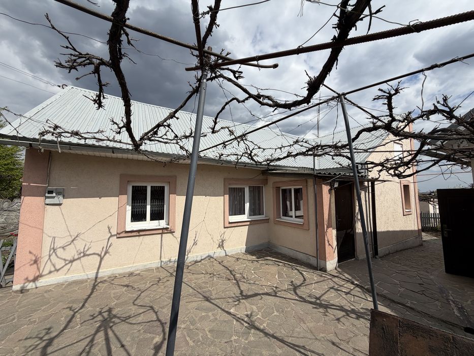 Оренда будинку  по вул . Сторожинецькій
