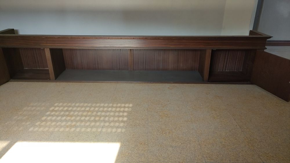 Móvel de sala em mogno