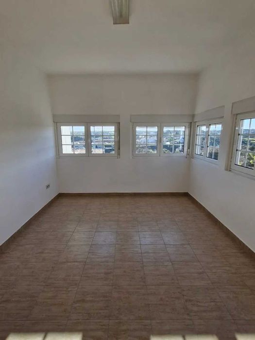 Apartamento T2 de 60m2 + Garagem Com Varanda