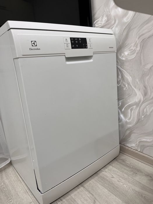 Продам посудомийну машину ELEKTROLUX