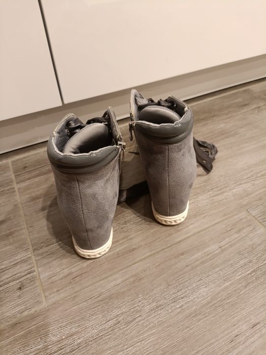 Nowe sneakersy na koturnie 39