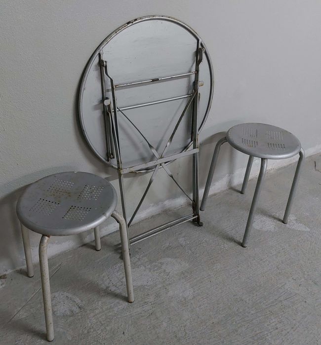 Mesa metal de jardim (oferta 2 bancos)