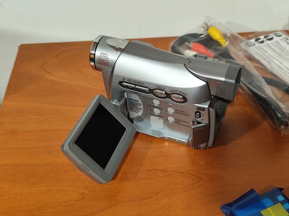 Câmara filmar Canon MV830