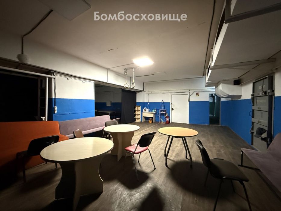 БЕЗ % Оренда офісу 670 м², вул. Василя Макуха 1, 10 хв від метро Шулявська, є парковка, закрита територія, бомбосховище. Поруч Цедіка, Дегтярівська