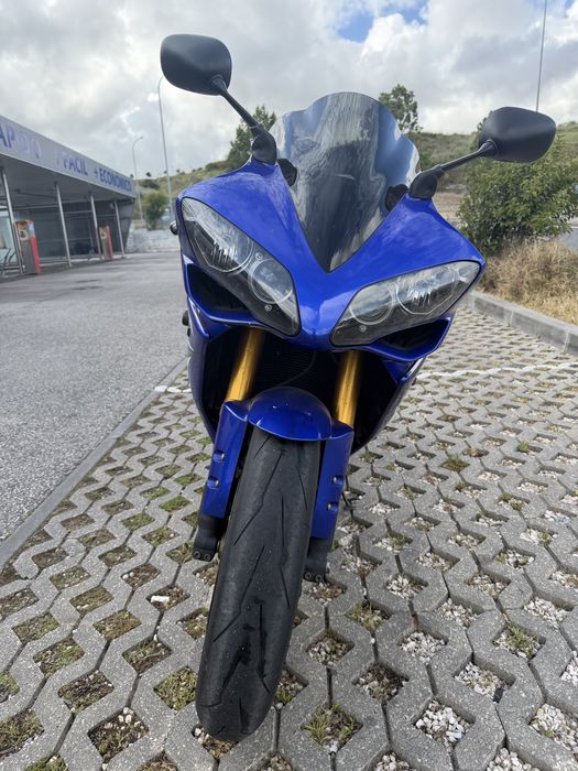 Yamaha YZF R1 —-