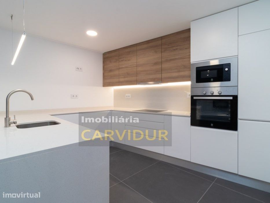 Apartamento T3 remodelação contemporânea com Quintal — Alto Do Seixalinho, Santo André E Verderena, Setúbal