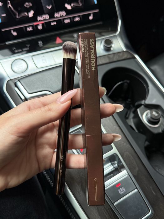 Пензлики Hourglass