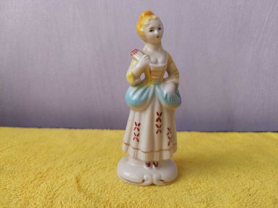винтажная фарфоровая статуэтка дамы.это изделие бренда H.C.F. London.