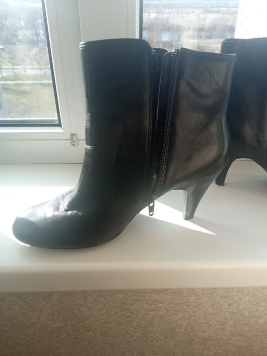 Продам осінні ботіночки