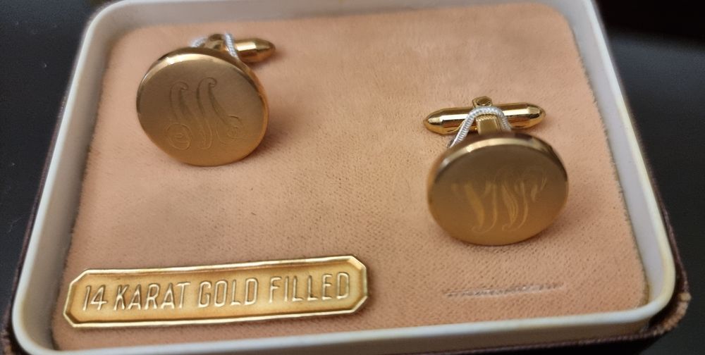 Botões de punho com camada de ouro