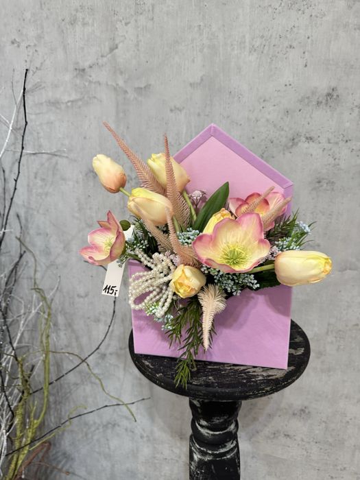 Wiosenny flowerbox w welurowej kopercie.