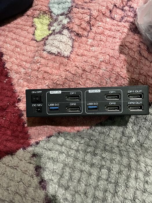 Подвійний KMV перемикач моніторів 2 x 2 4 k 144 Hz