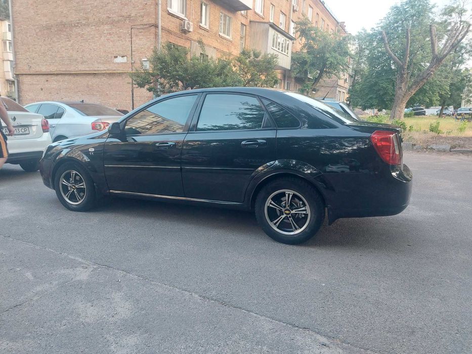 Шевролє Лачеті в гарному стані