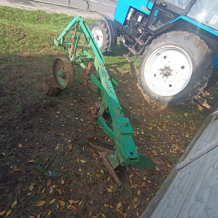 продам плуга трох корпусного