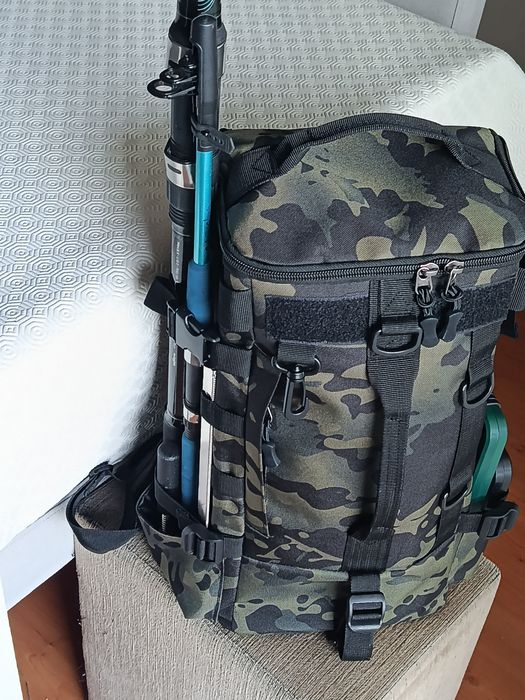 Disponível para venda Mochila para a pesca.